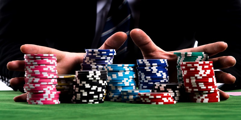 Bet thủ luôn phải nắm rõ cách so bài Poker 3 lá Kubet11 