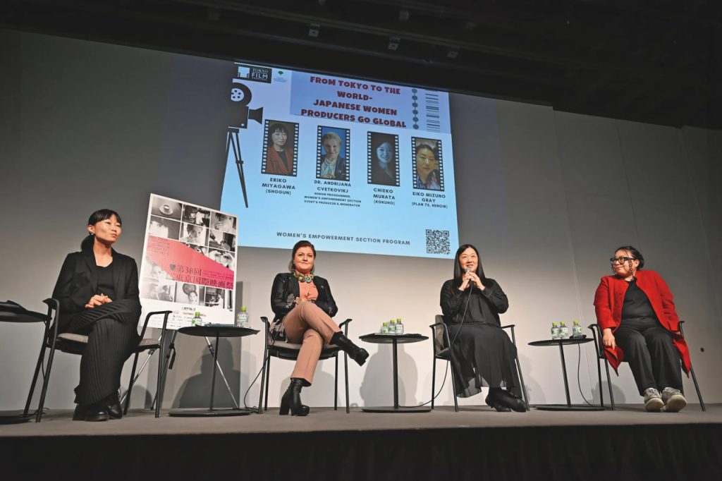 เสียงจากผู้ผลิตหญิง: นิยามใหม่ของอำนาจและภาวะผู้นำ